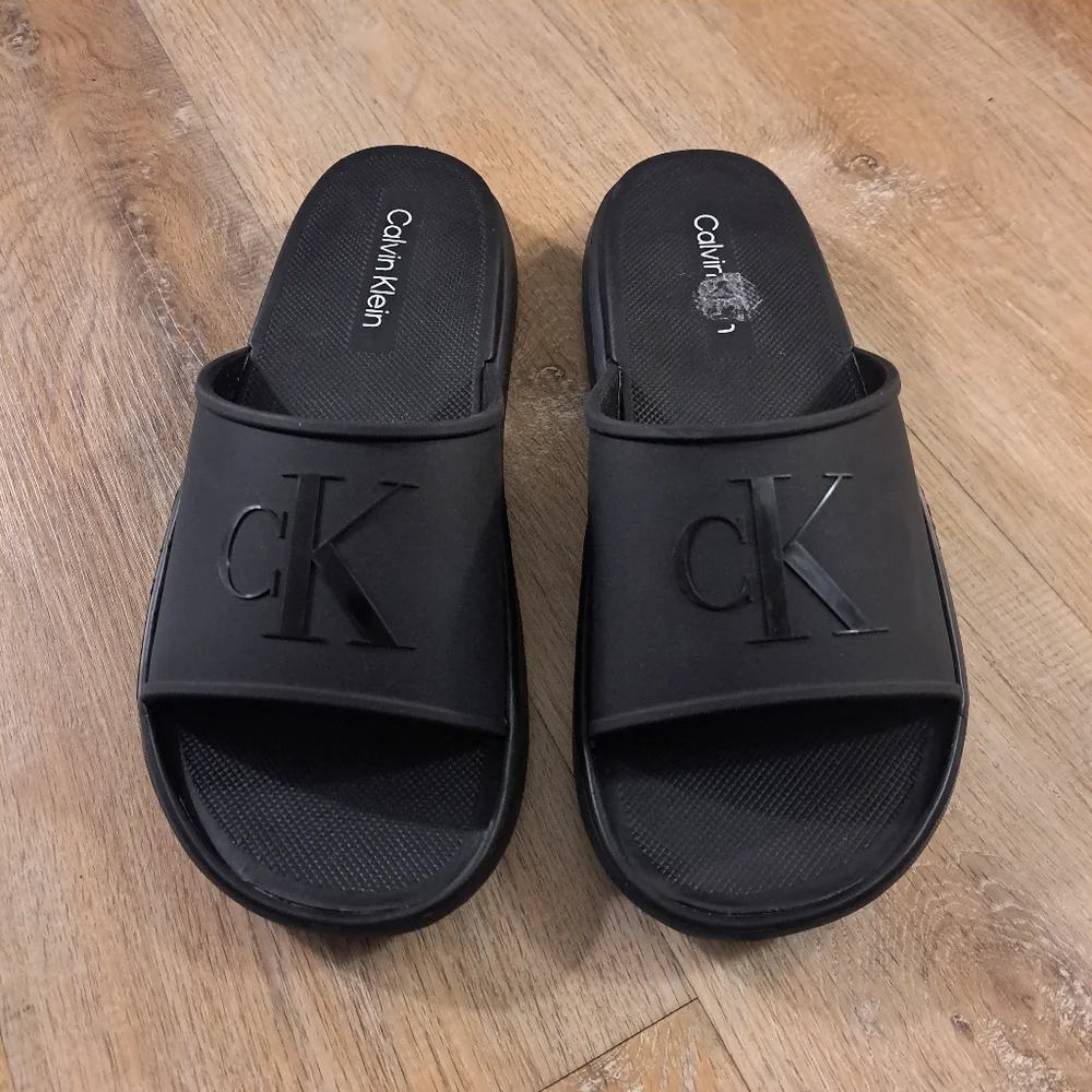 Calvin Klein download item across